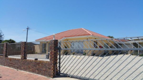 Гостиница Port Elizabeth Apartment  Порт-Элизабет